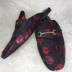 Steve Madden Rilee-e Embroidered Lip Mules